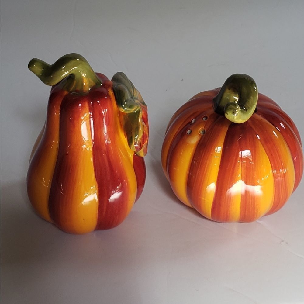 Pumpkin Salt & Pepper Set - Picture 5 of 8